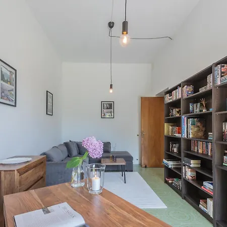 Chiara With Private Garden By Rent