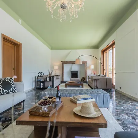 Chiara With Private Garden By Rent *