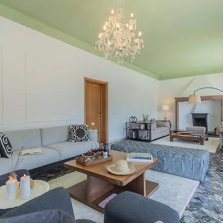 Chiara With Private Garden By Rent * Moltrasio