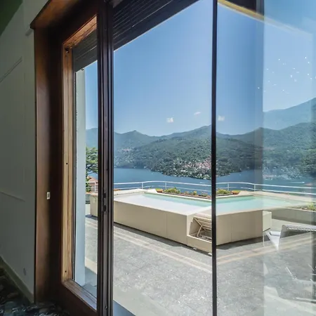 Chiara With Private Garden By Rent Villa Moltrasio