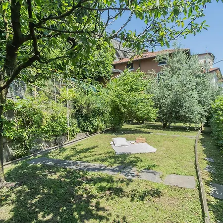 Chiara With Private Garden By Rent Villa