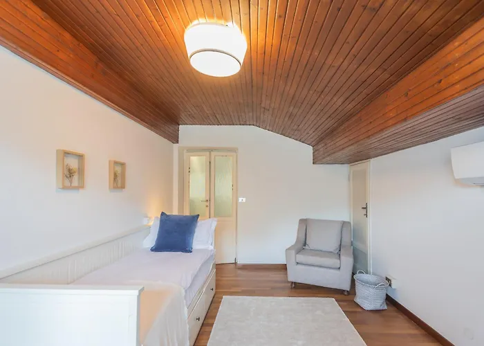 Chiara With Private Garden By Rent Villa Moltrasio