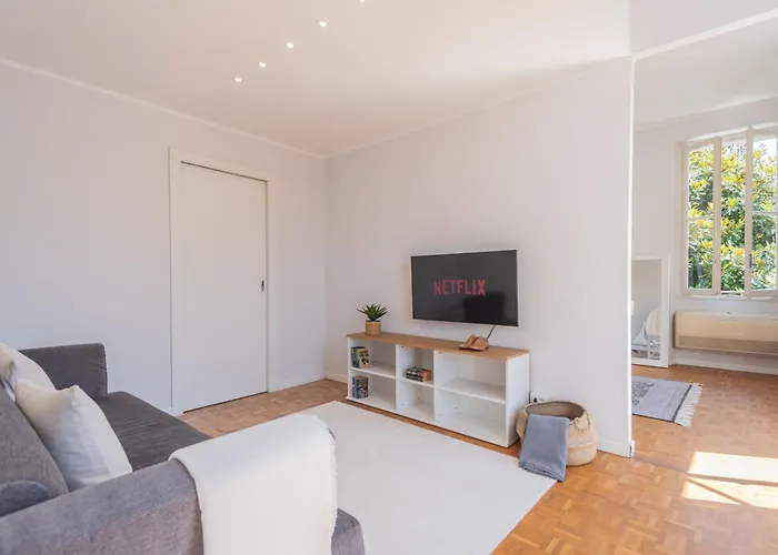 Chiara With Private Garden By Rent Villa *