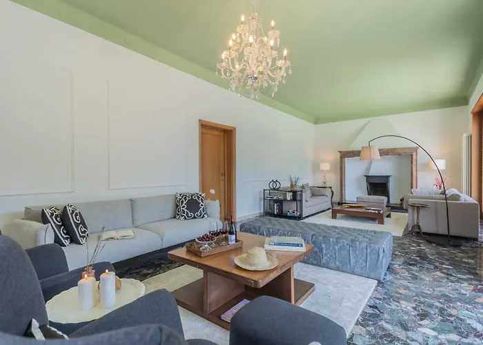 Chiara With Private Garden By Rent * Moltrasio